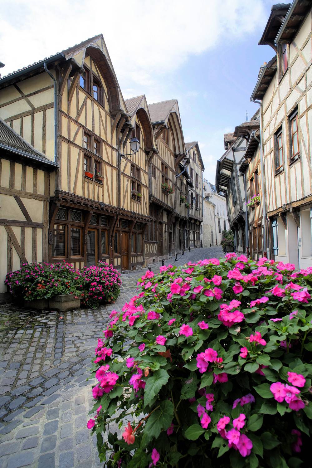 Gesellenbruderschaften, Zisterzienzer, Kreuzritter, Tempelritter, Freimaurer…