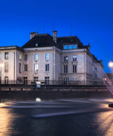 Troyes and das wasser