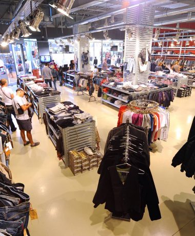 Stickwaren im zentrum der marke