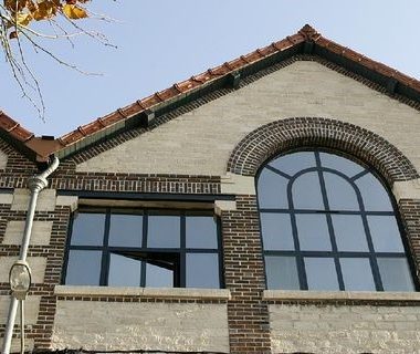 Hängende Erforschung des industriellen Troyes