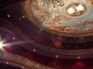 Nach den Spaziergängen an der Seine, alle auf der Bühne!