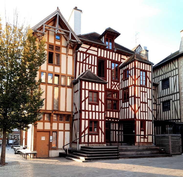 So erreichen Sie uns (Adressen + Öffnungszeiten)